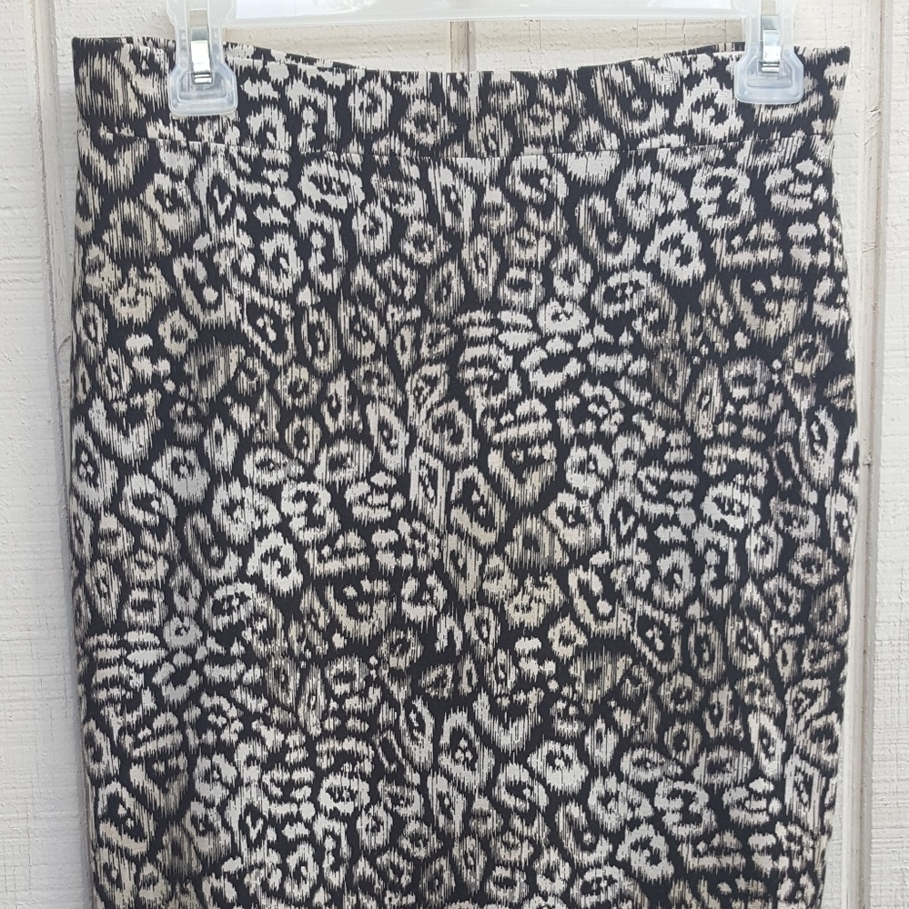 Ann Taylor Pencil Skirt Size 4P- Like New!